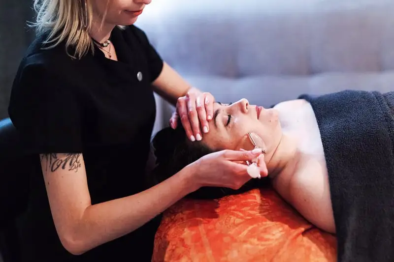 Massage lifting naturel du visage